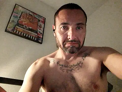 Snapshot of hottie212@xh chatting on 12/16/24, 11:01 hottie212xh online show from 12/16/24, 11:01