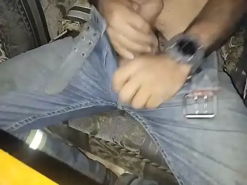 Snapshot of robertocastillo-2017 chatting on 09/30/25, 05:13 robertocastillo-2017 online show from 09/30/25, 05:13