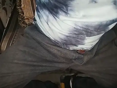 Snapshot of robertocastillo-2017 chatting on 12/21/25, 11:38 robertocastillo-2017 online show from 12/21/25, 11:38