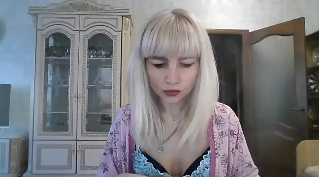 Snapshot of BarbaraKim chatting on 03/20/25, 08:42 BarbaraKim online show from 03/20/25, 08:42