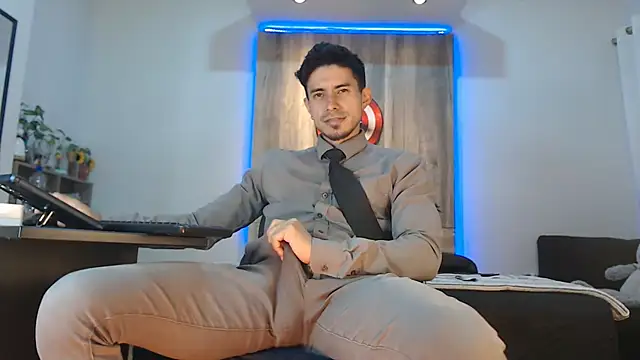 Andrew 4  online show from 11/11/25, 02:39