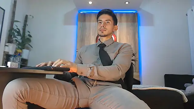 Andrew 4  online show from 03/08/26, 06:49