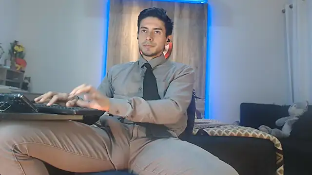 Snapshot of Andrew_4_ chatting on 09/09/25, 05:28 Andrew 4 online show from 09/09/25, 05:28