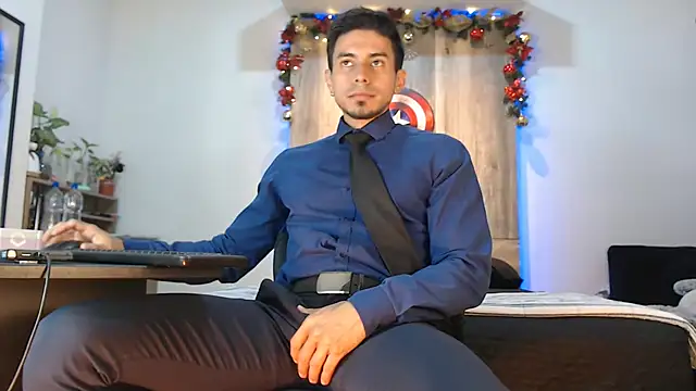 Andrew 4  online show from 12/19/25, 04:16