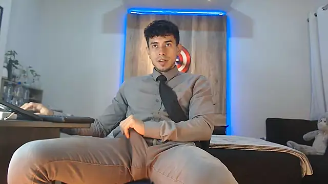 Snapshot of Andrew_4_ chatting on 10/13/25, 02:35 Andrew 4 online show from 10/13/25, 02:35
