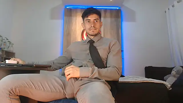 Andrew 4  online show from 10/31/25, 02:52