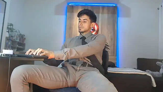 Andrew 4  online show from 11/15/25, 01:42