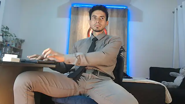 Andrew 4  online show from 11/16/25, 08:30