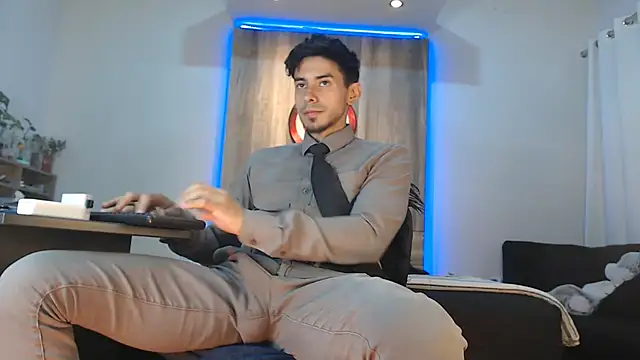 Andrew 4  online show from 11/17/25, 02:26