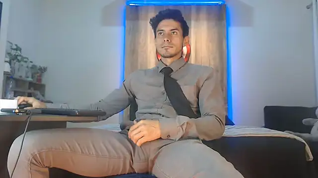 Andrew 4  online show from 11/28/25, 03:28