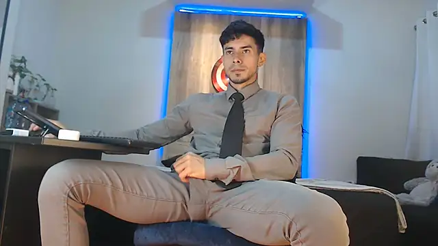 Andrew 4  online show from 11/07/25, 04:06