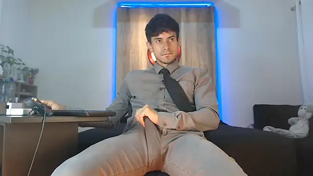 Andrew 4  online show from 11/25/25, 02:45