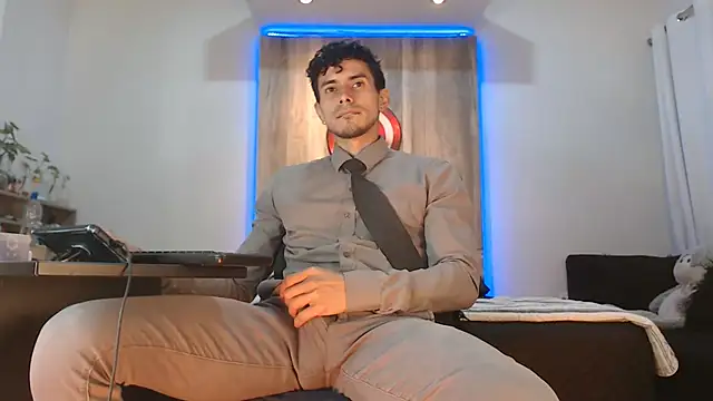 Andrew 4  online show from 10/27/25, 04:46