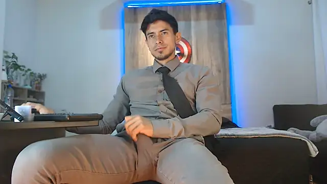 Andrew 4  online show from 11/18/25, 04:38