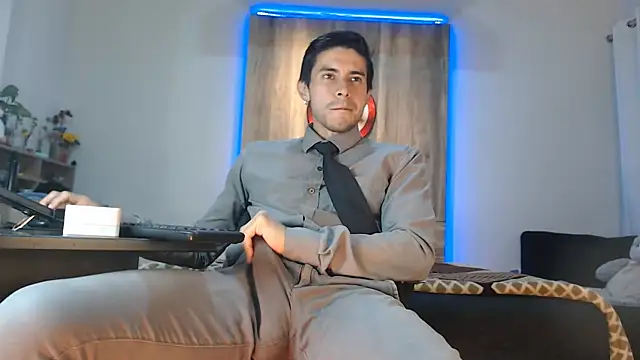 Snapshot of Andrew_4_ chatting on 09/23/25, 02:07 Andrew 4 online show from 09/23/25, 02:07