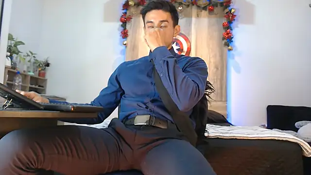 Andrew 4  online show from 12/18/25, 05:45