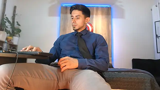 Andrew 4  online show from 02/11/26, 01:38