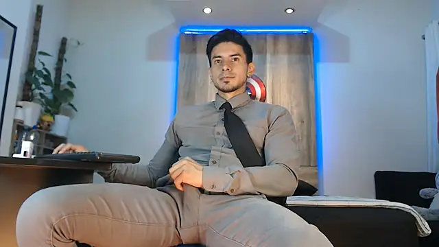 Andrew 4  online show from 03/12/26, 01:44