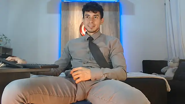 Snapshot of Andrew_4_ chatting on 10/21/25, 01:49 Andrew 4 online show from 10/21/25, 01:49