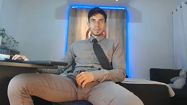 Andrew 4  online show from 11/08/25, 04:27