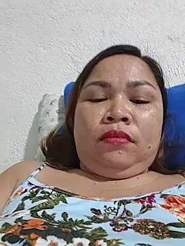 Snapshot of XXLorie_02 chatting on 06/27/26, 12:22 XXLorie 02 online show from 06/27/26, 12:22