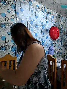 XXLorie 02 online show from 04/13/26, 11:47