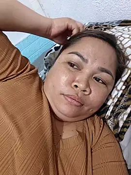 XXLorie 02 online show from 04/16/26, 12:28