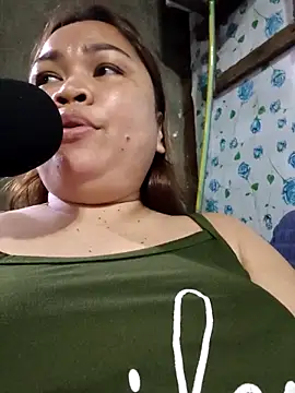 XXLorie 02 online show from 04/25/26, 11:02