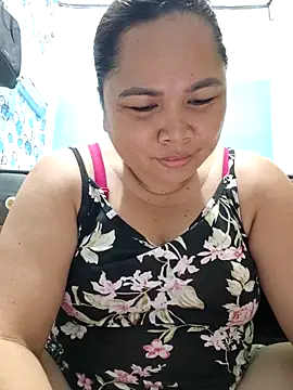 XXLorie 02 online show from 05/25/26, 02:44