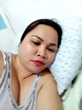 XXLorie 02 online show from 02/23/26, 11:00