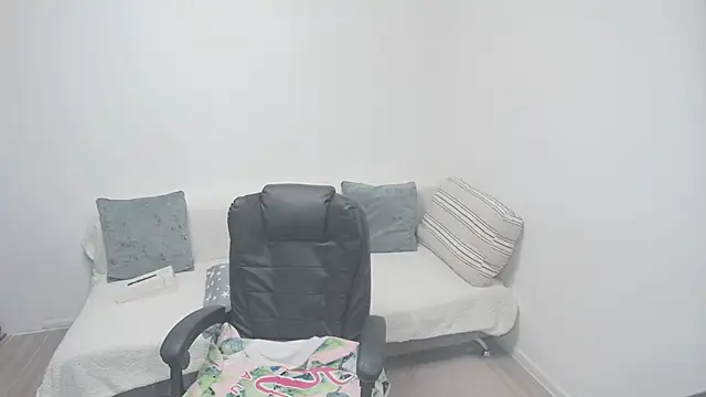 erikaerika online show from 10/02/25, 07:56