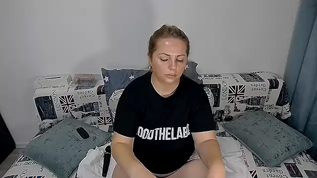 erikaerika online show from 10/18/25, 04:03