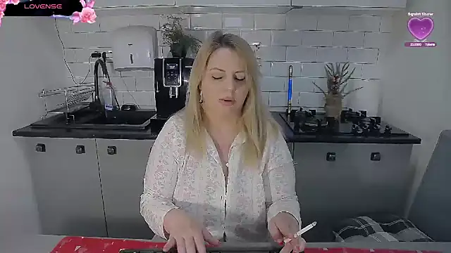 erikaerika online show from 01/10/26, 07:47