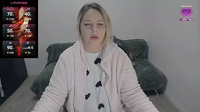 erikaerika online show from 04/24/26, 06:48