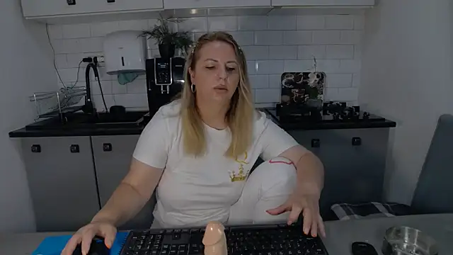 erikaerika online show from 09/25/25, 07:25