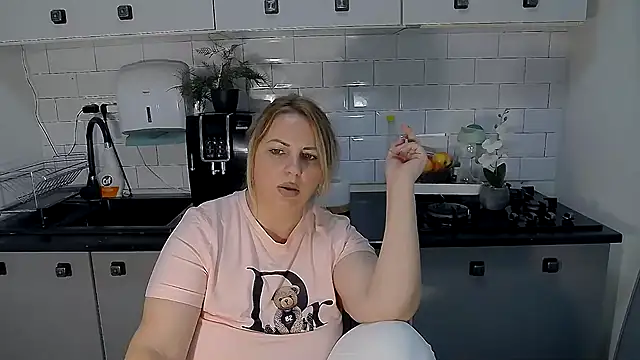 erikaerika online show from 10/08/25, 09:11