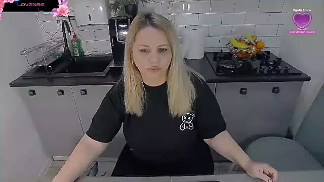 erikaerika online show from 12/18/25, 08:52