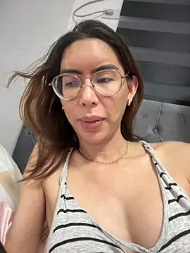 Snapshot of Ivysnow chatting on 11/23/25, 05:34 Ivysnow online show from 11/23/25, 05:34