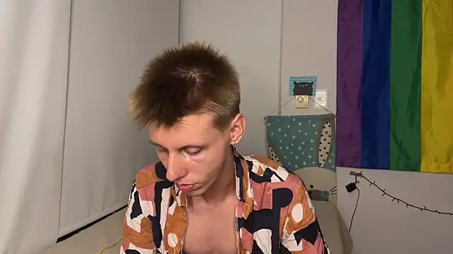 Snapshot of vladdymeow chatting on 03/18/25, 03:23 vladdymeow online show from 03/18/25, 03:23