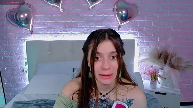 Eille Elfie online show from 11/18/25, 05:55