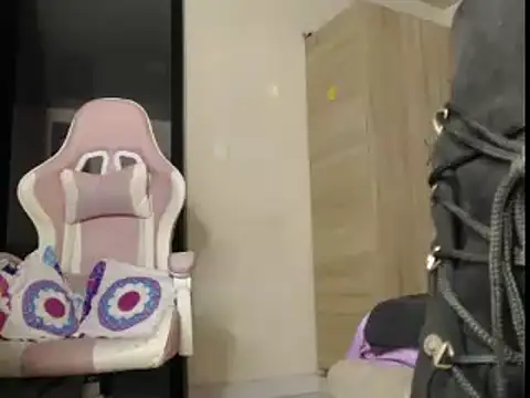 Snapshot of vittoriaromano chatting on 11/19/25, 03:06 vittoriaromano online show from 11/19/25, 03:06