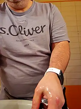 Andrew1900529 online show from 11/28/25, 08:03