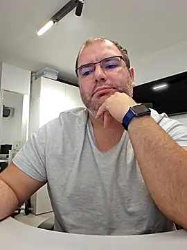 Andrew1900529 online show from 10/11/25, 08:54