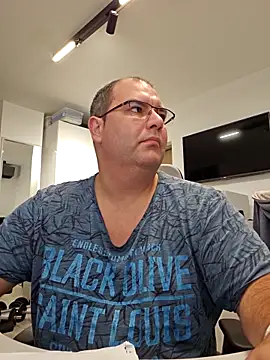 Andrew1900529 online show from 10/26/25, 07:14