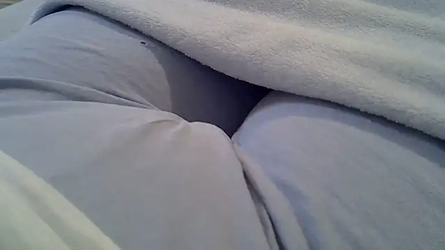Snapshot of perescam chatting on 09/17/25, 02:52 perescam online show from 09/17/25, 02:52