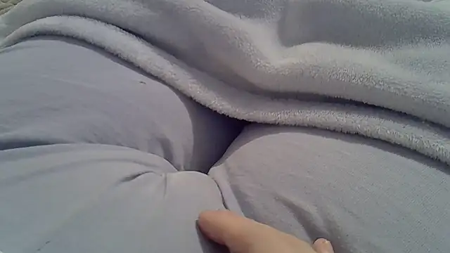 Snapshot of perescam chatting on 10/16/25, 03:42 perescam online show from 10/16/25, 03:42