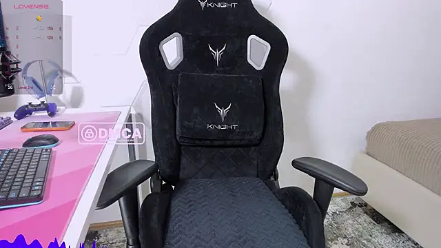 SkyqueenI online show from 05/18/26, 06:51