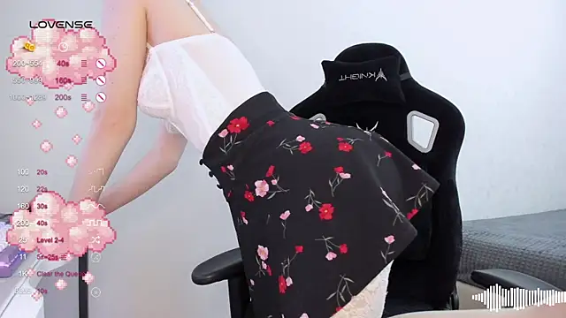 SkyqueenI online show from 03/20/25, 12:00