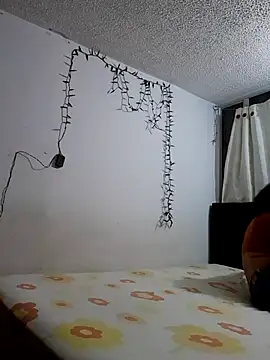 Snapshot of LUNAdeMARTE chatting on 10/01/25, 03:22 LUNAdeMARTE online show from 10/01/25, 03:22
