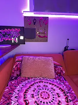 MaggyMayI online show from 04/14/26, 04:01